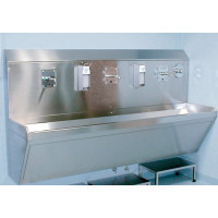 Мойка хирургическая трехместная, бесконтактное управление